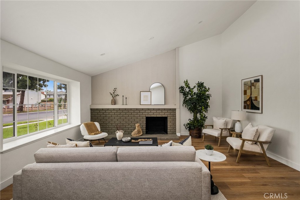 18717 De Voss Avenue