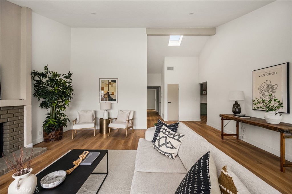 18717 De Voss Avenue