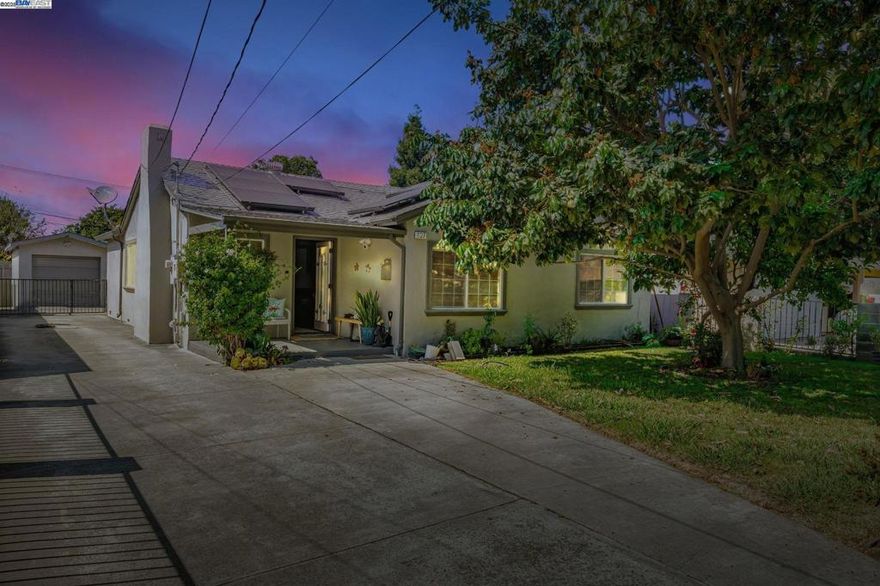 1127 Madera Avenue in Menlo Park offers modern updates throughout, this 3 bedroom 2 bath home with an in law unit provides the opportunity of multi generational living, private guest quarters and additional income potential. The interior features a spacious updated kitchen with a walk in pantry, ample cabinetry and space for a formal dining area. Outdoors the property shines with a cozy porch and shady trees, a wrought iron gate for extended privacy of the courtyard and parking. Set within Menlo Park's Belle Haven neighborhood, the property offers close proximity to parks, shopping, commuter routes and leading tech campuses.