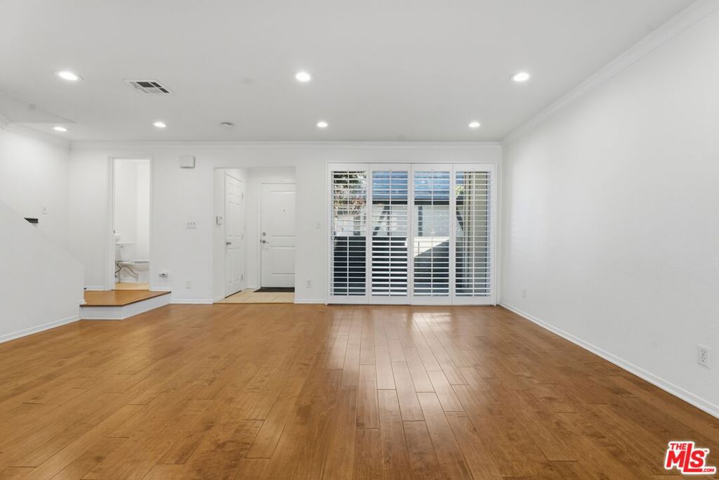 18550 Hatteras Street 45