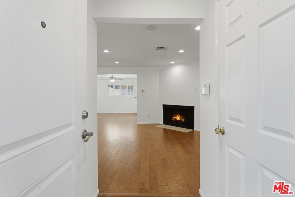 Photo of 18550 Hatteras Street #45, Tarzana, CA 91356 (MLS # 26658791)