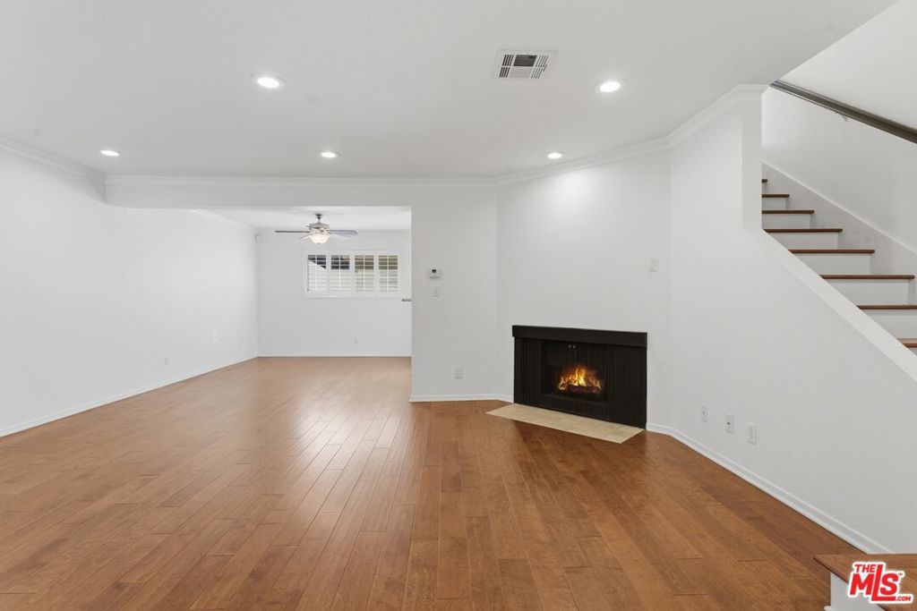 Photo of 18550 Hatteras Street #45, Tarzana, CA 91356 (MLS # 26658791)