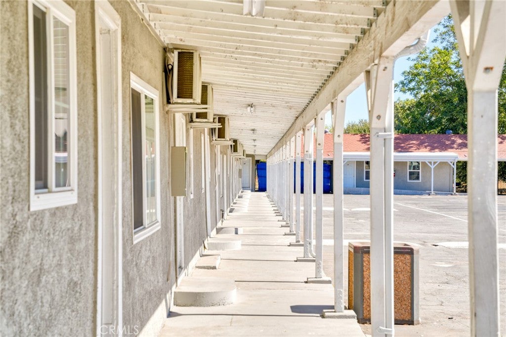 1506 S Mariposa Road