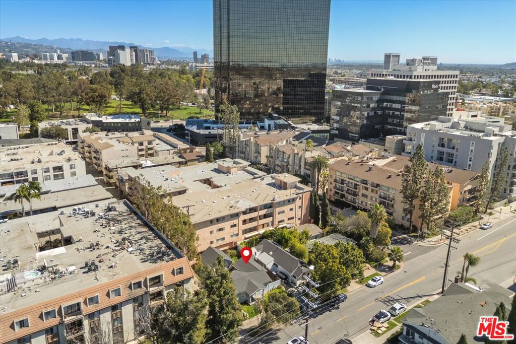 1116 S Barrington Avenue