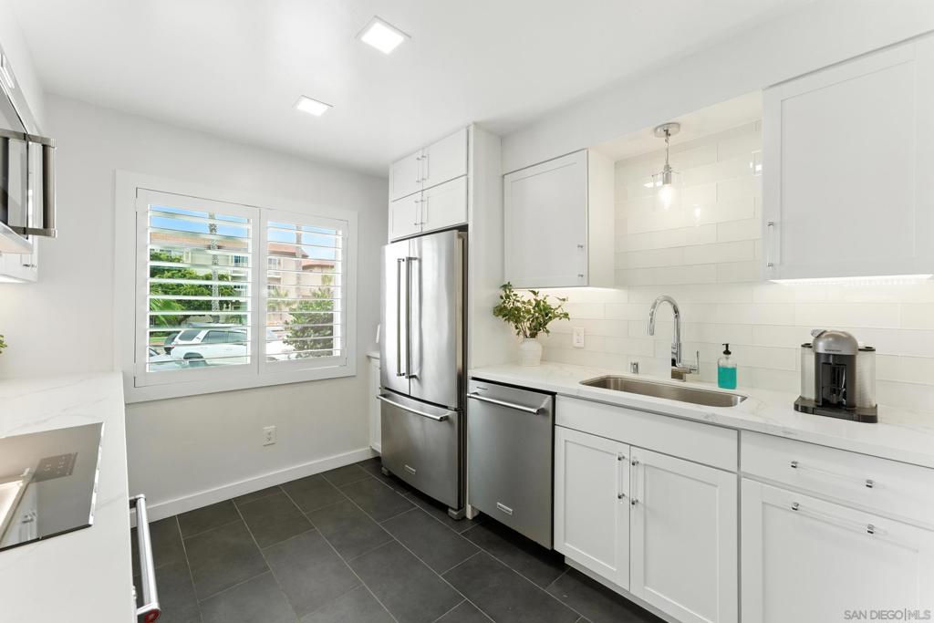 5377 La Jolla Blvd 1