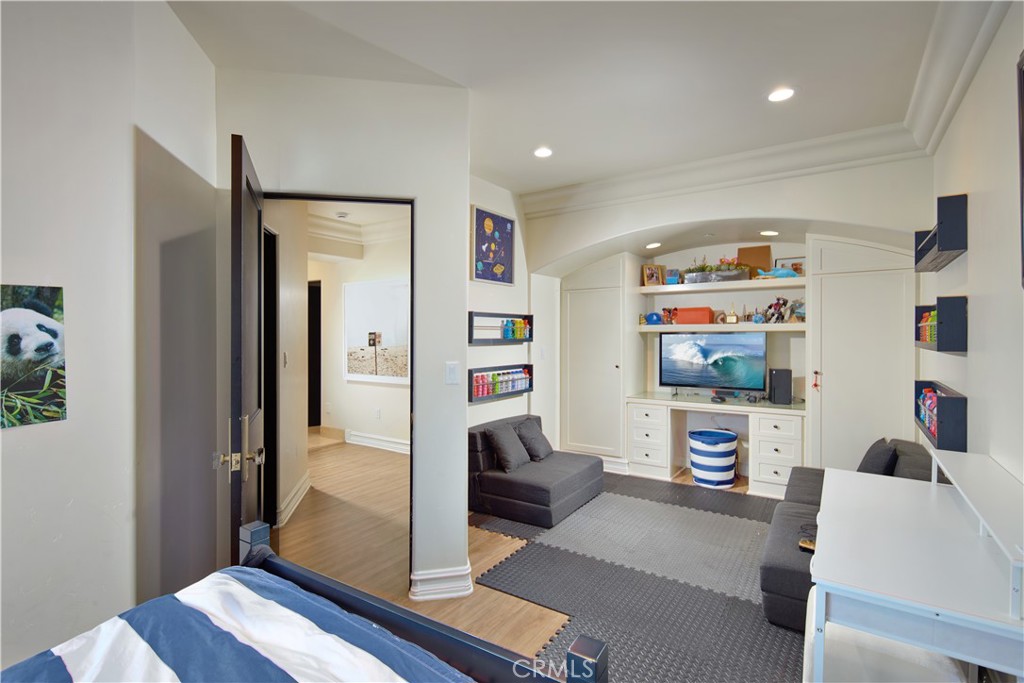 Emerald Bay (EB) - Residential Lease