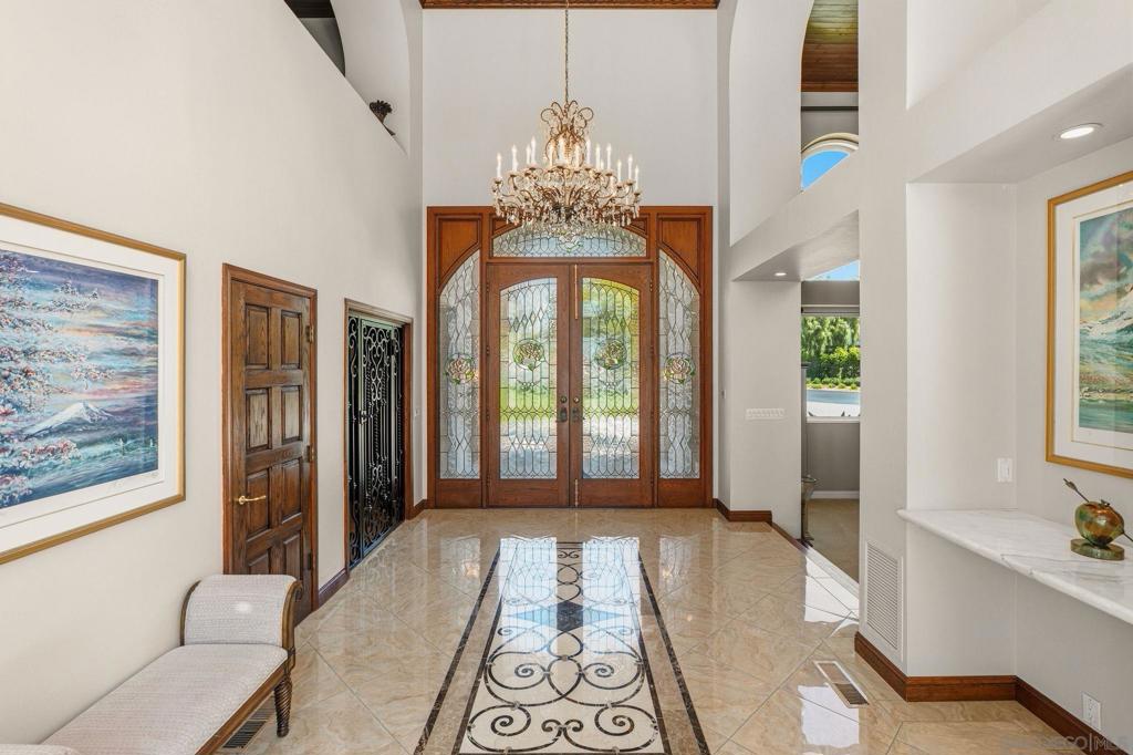 5860 Calle Camposeco