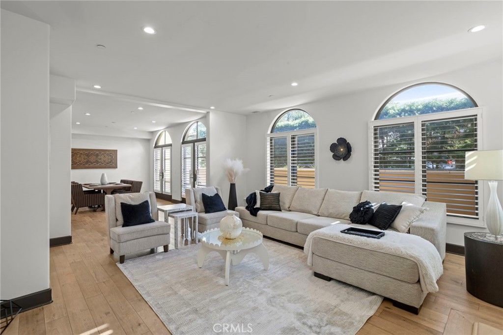 Photo of 10523 Ashton #101, Los Angeles, CA 90024 (MLS # AR25263733)