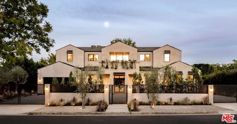 Photo of Encino, CA 91316 (MLS # 26660635)