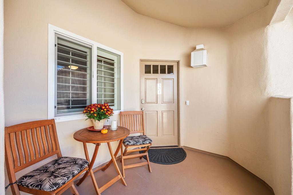 Palm Royale - Residential