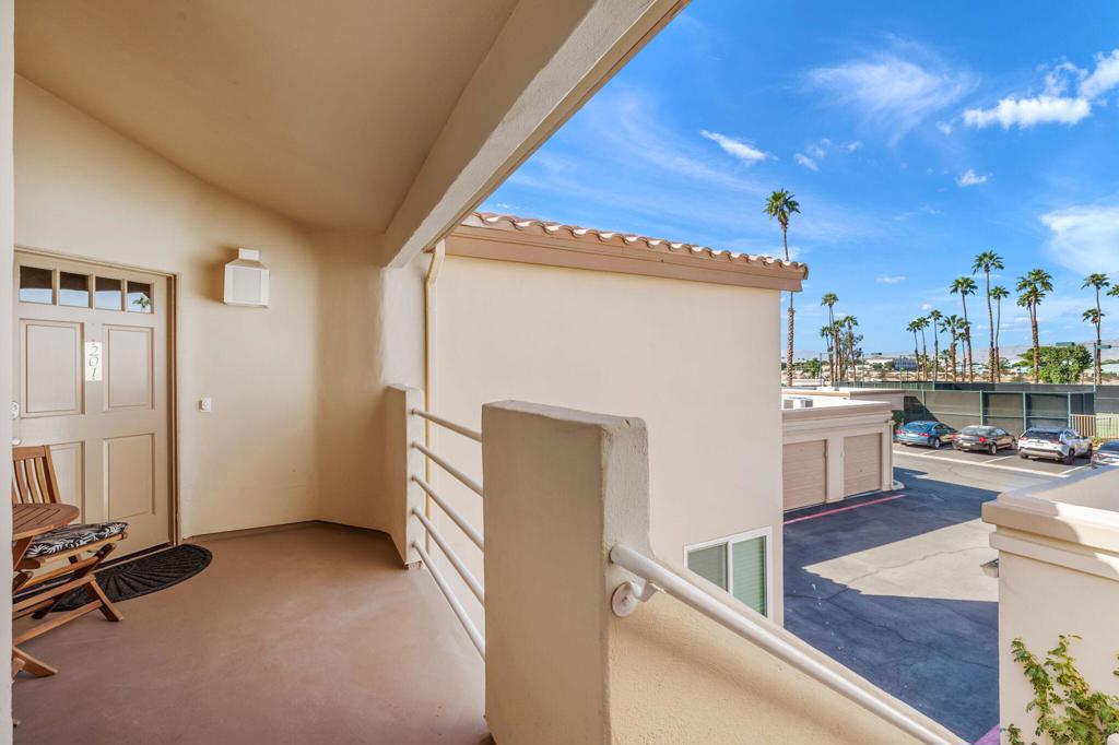 Palm Royale - Residential