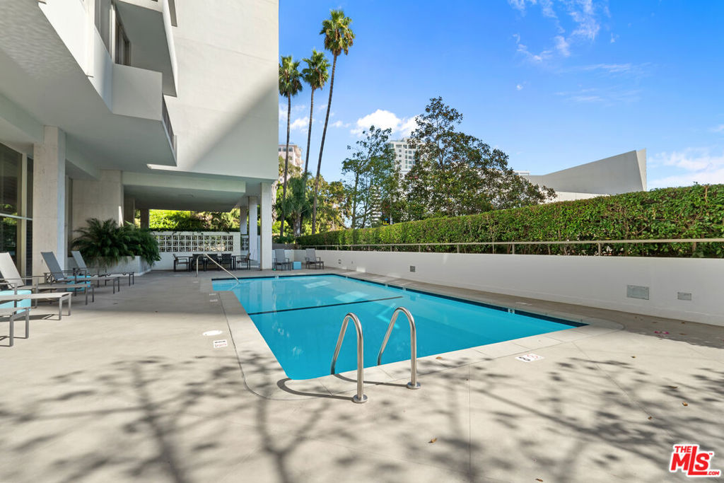 10433 Wilshire Boulevard 301