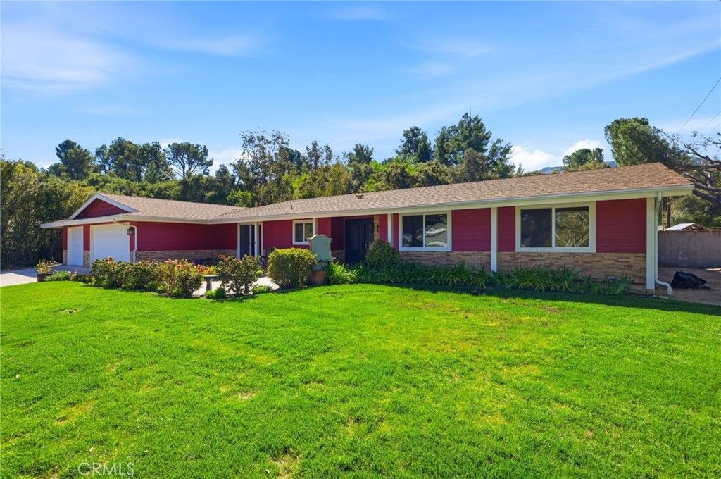 Photo of 15870 SILVER STAR Lane, Canyon Country, CA 91387 (MLS # SR26056311)