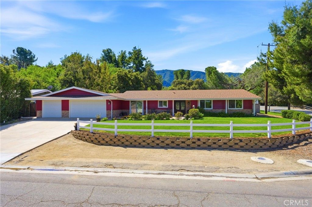Photo of 15870 SILVER STAR Lane, Canyon Country, CA 91387 (MLS # SR26056311)