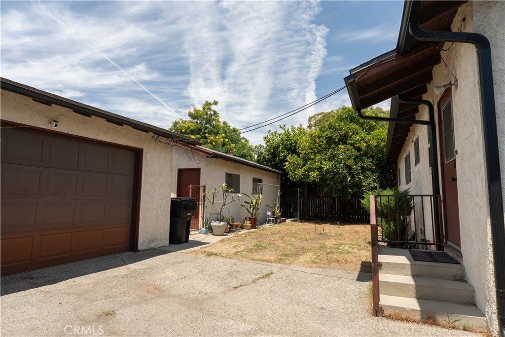 9418 E Duarte