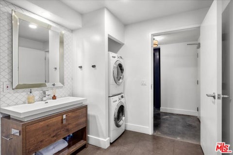 Tiny photo for 120 S Hewitt Street #6, Los Angeles, CA 90012 (MLS # 26854365)