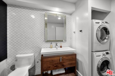 Tiny photo for 120 S Hewitt Street #6, Los Angeles, CA 90012 (MLS # 26854365)