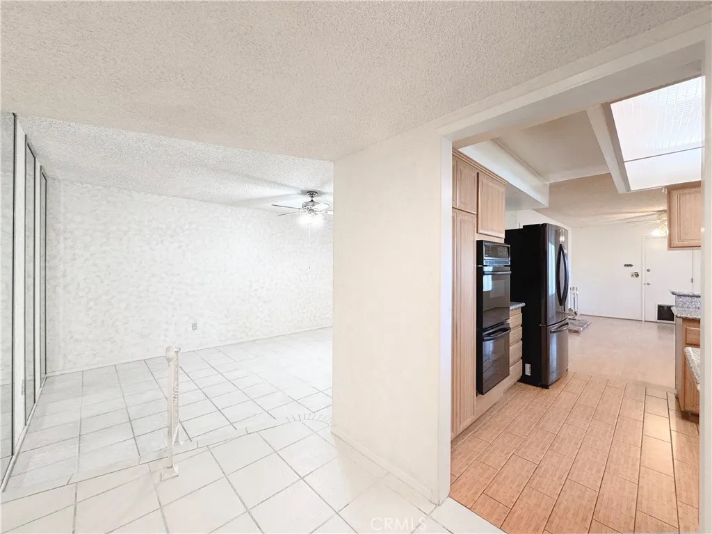 Chatsworth, California 91311, United States, 3 Bedrooms Bedrooms, ,2 BathroomsBathrooms,Residential,Pending,189219