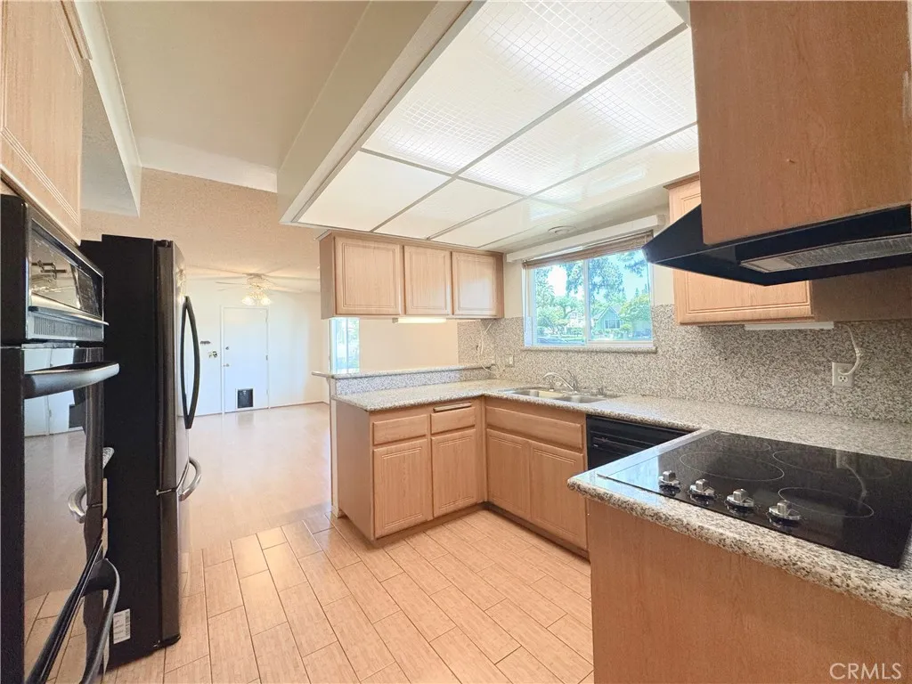 Chatsworth, California 91311, United States, 3 Bedrooms Bedrooms, ,2 BathroomsBathrooms,Residential,Pending,189219