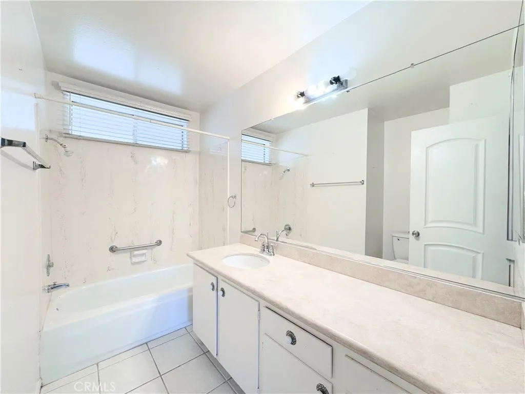 Chatsworth, California 91311, United States, 3 Bedrooms Bedrooms, ,2 BathroomsBathrooms,Residential,Pending,189219