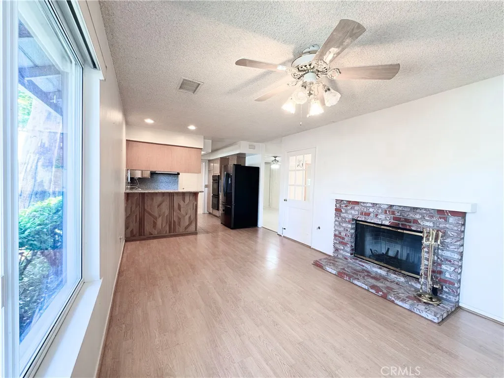 Chatsworth, California 91311, United States, 3 Bedrooms Bedrooms, ,2 BathroomsBathrooms,Residential,Pending,189219