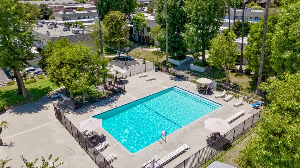 Chatsworth, California 91311, United States, 3 Bedrooms Bedrooms, ,2 BathroomsBathrooms,Residential,Pending,189219