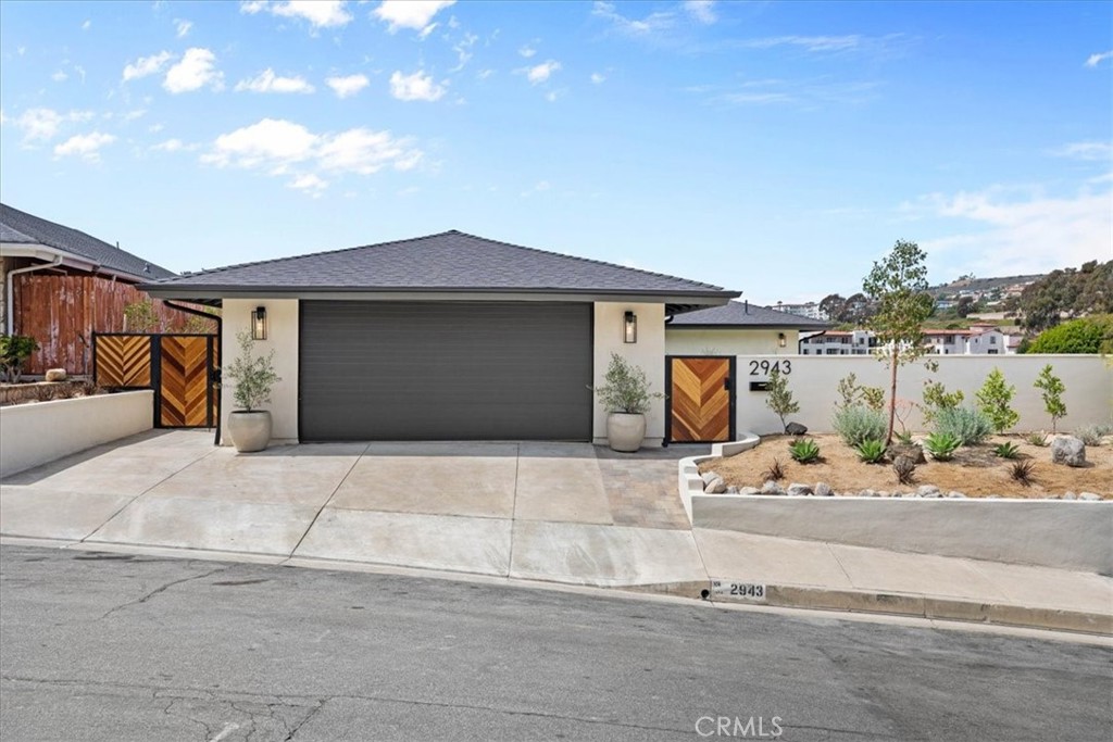 2943 Via San Jacinto