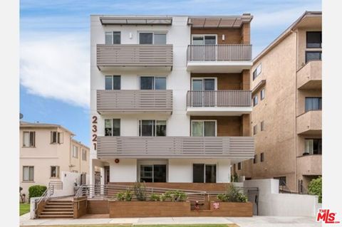 Photo of 2321 Fox Hills Drive #302, Los Angeles, CA 90064 (MLS # 26656577)