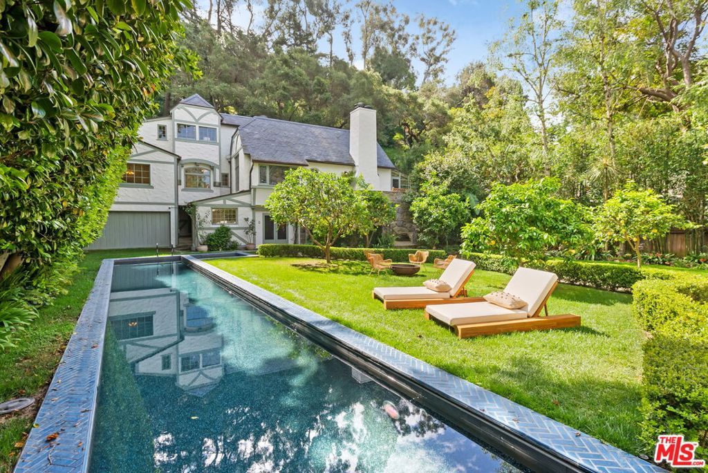 Photo of 20 Latimer Road, Santa Monica, CA 90402 (MLS # 26700075)