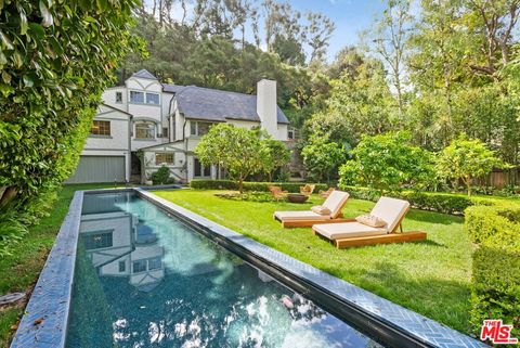 Photo of 20 Latimer Road, Santa Monica, CA 90402 (MLS # 26700075)