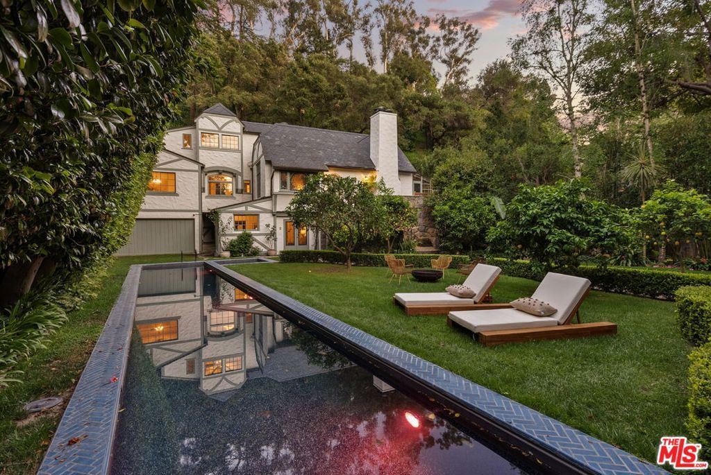 Photo of 20 Latimer Road, Santa Monica, CA 90402 (MLS # 26700075)