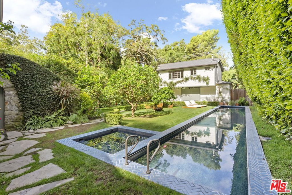 Photo of 20 Latimer Road, Santa Monica, CA 90402 (MLS # 26700075)