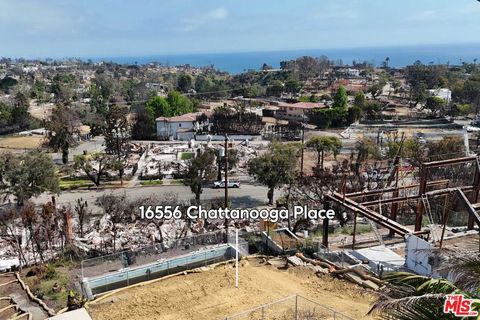 Photo of 16556 Chattanooga Place, Pacific Palisades, CA 90272 (MLS # 25531423)