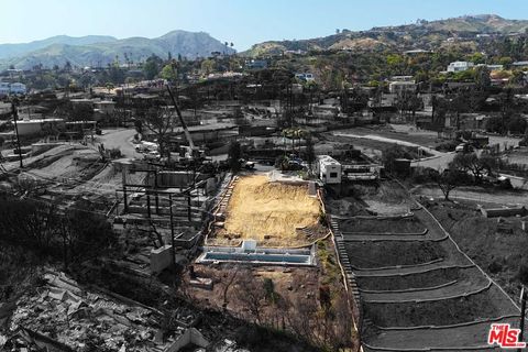 Photo of 16556 Chattanooga Place, Pacific Palisades, CA 90272 (MLS # 25531423)