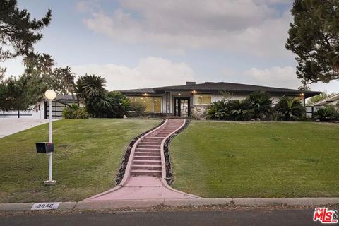 Photo of 3946 Claremont Drive, Bakersfield, CA 93306 (MLS # 26654459)