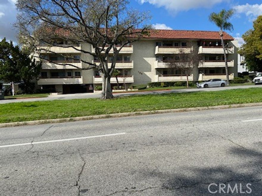 Location, Location, Location! This 2 bedroom condo is located in one of the most desired neighborhoods in the heart of Pasadena. This Condo offers 1175 square

feet living space to a large living room with laminated flooring, recessed lighting leading to an outdoor private balcony and a primary bedroom with primary

bathroom with walking closet, skylight in kitchen and both bathrooms. HOA dues cover water, trash, insurance, basic cable and maintenance of the community.

Building amenities include a pool, spa, cable, gas, water, hot water, recreation room, community laundry, storage and a gym. Two assigned parking spots in

subterranean garage in tandem format. There is guest parking spot in the parking area. Close to Pasadena city collage, California Tech university and Pasadena

elementary, middle and high school, several markets including Whole Food and Amazon Fresh, Restaurants and Library. One block from the famous New year Rose

Parade route in Pasadena.