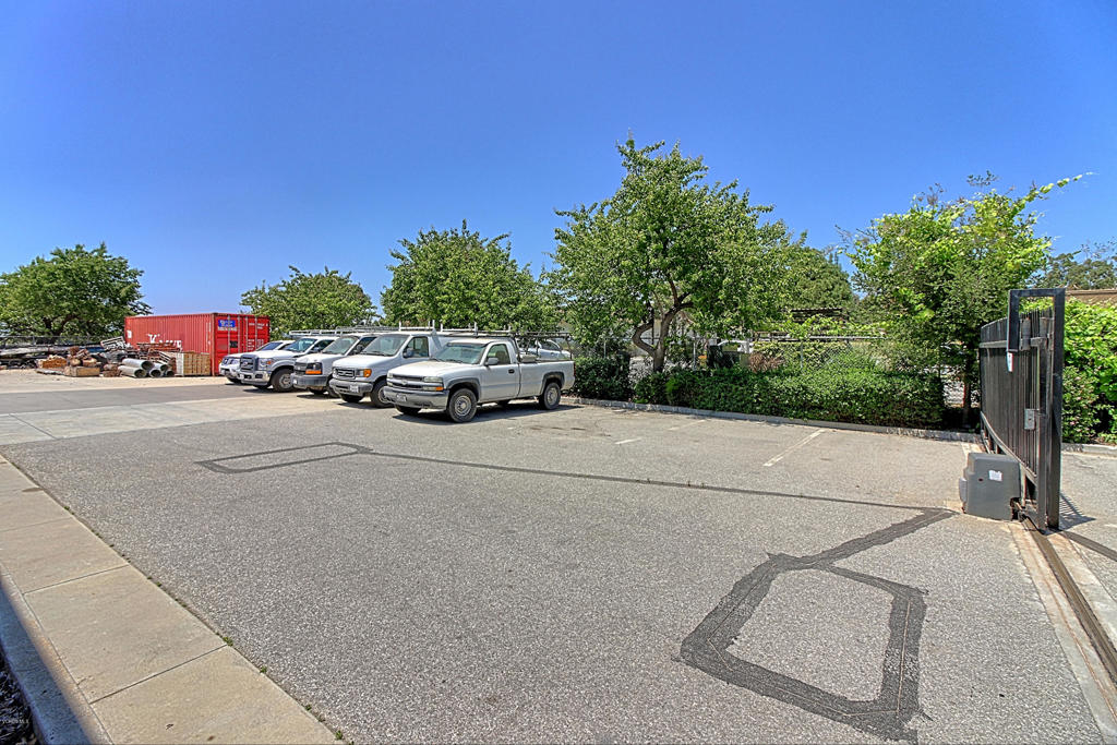 2075 Knoll Drive