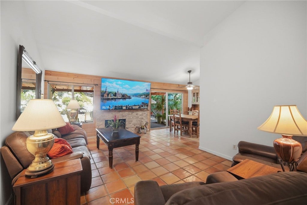 31092 Calle Santa Rosalia