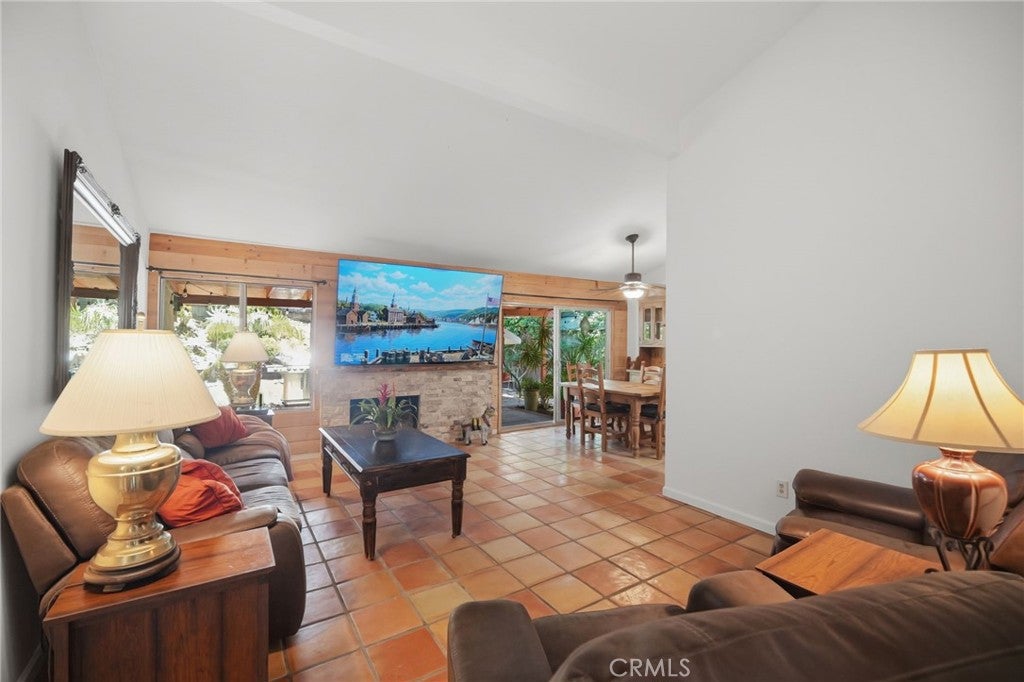 31092 Calle Santa Rosalia