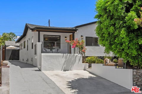 Photo of 5403 Stratford Road, Los Angeles, CA 90042 (MLS # 26860417)