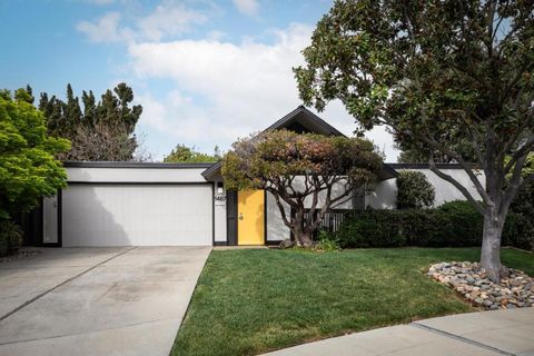 Photo of 1487 Chukar Court, Sunnyvale, CA 94087 (MLS # ML82041072)