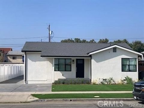 Photo of 523 N Lomita Street, Burbank, CA 91506 (MLS # BB26095937)