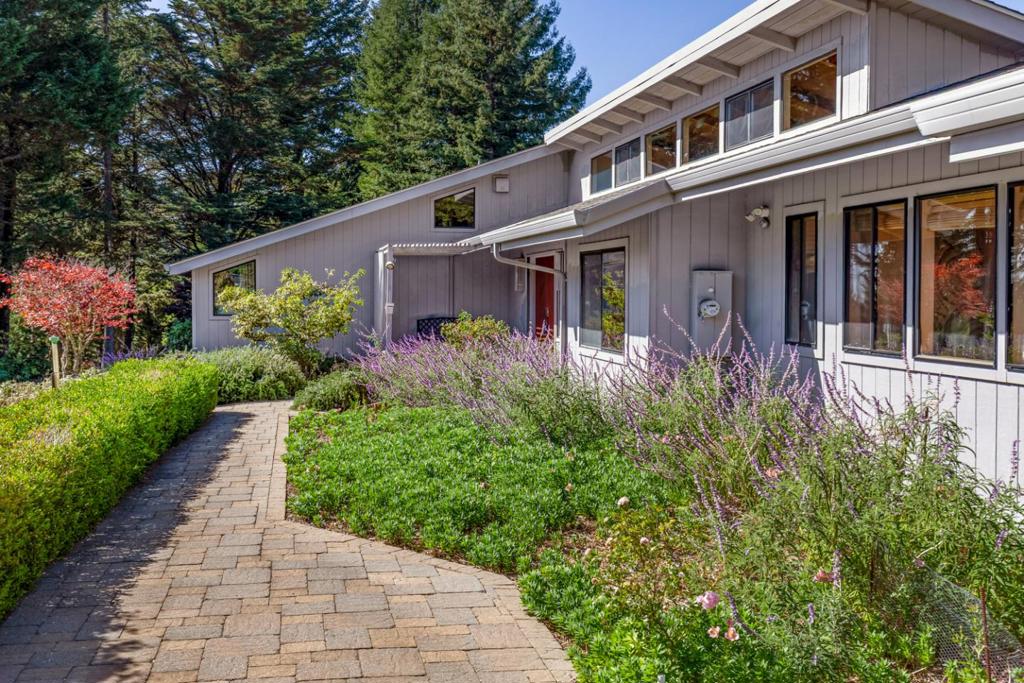 12520 Skyline Boulevard