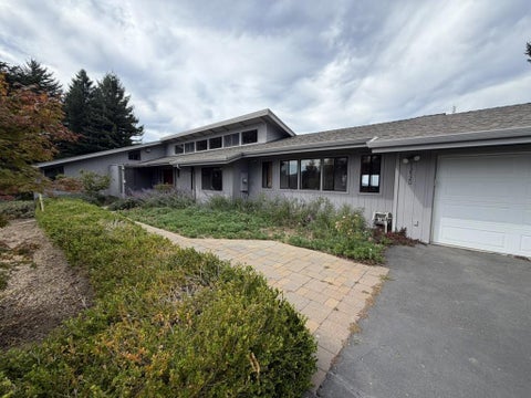Photo of 12520 Skyline Boulevard, Woodside, CA 94062 (MLS # ML82064329)