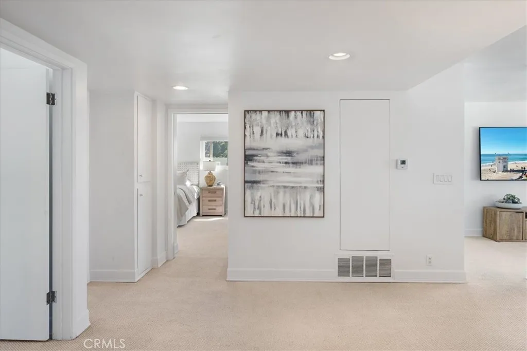 Laguna Beach, California 92651, United States, 3 Bedrooms Bedrooms, ,2 BathroomsBathrooms,Residential,Active,112463