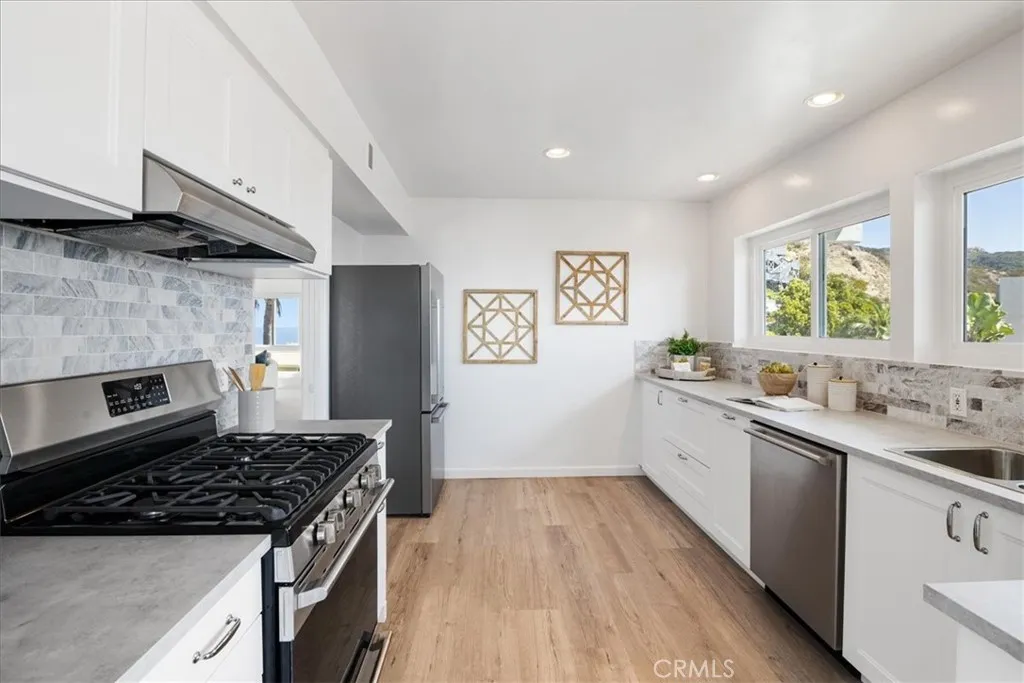 Laguna Beach, California 92651, United States, 3 Bedrooms Bedrooms, ,2 BathroomsBathrooms,Residential,Active,112463