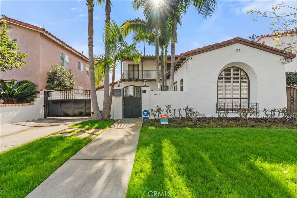 Photo of 6216 W 5th St, Los Angeles, CA 90048 (MLS # AR26038510)
