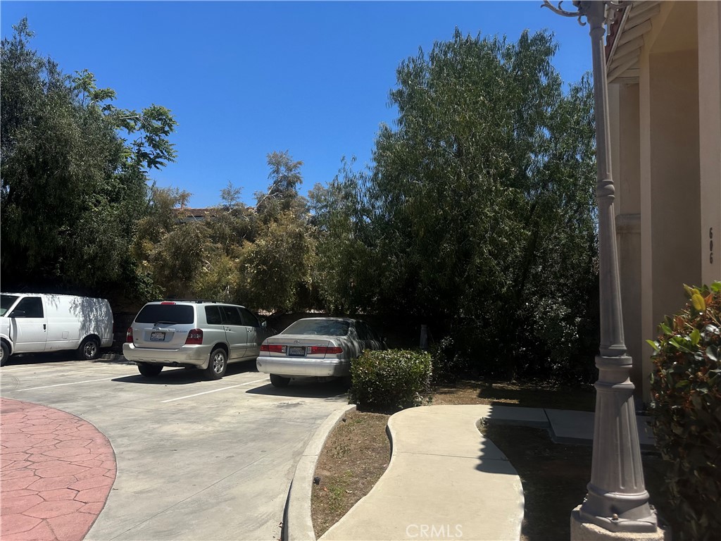 606 W Grand Avenue