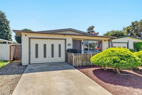 Photo of 517 Tuttle Avenue, Watsonville, CA 95076 (MLS # ML82041756)