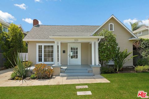 Photo of 523 N Gower Street, Los Angeles, CA 90004 (MLS # 26656329)